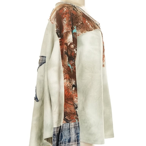 POL Multicolor Star Poncho - Picture 3 of 5